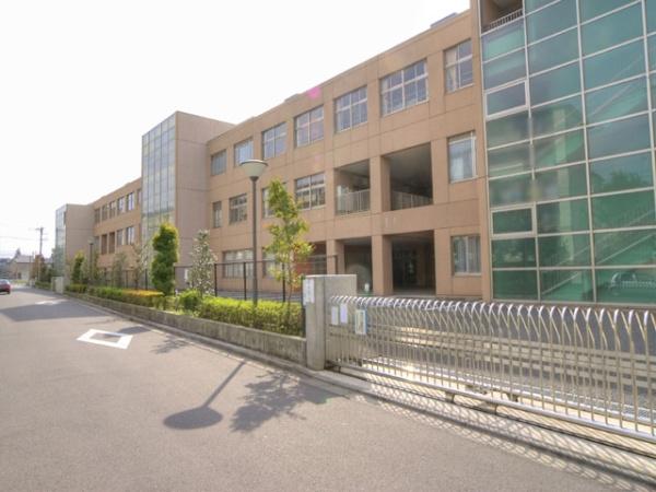 武里団地５街区１８号棟(春日部市立武里南小学校)