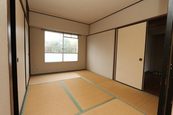 武里団地５街区１８号棟