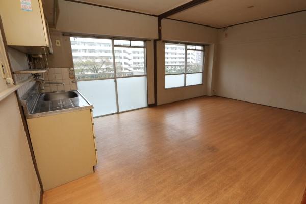 武里団地５街区１８号棟