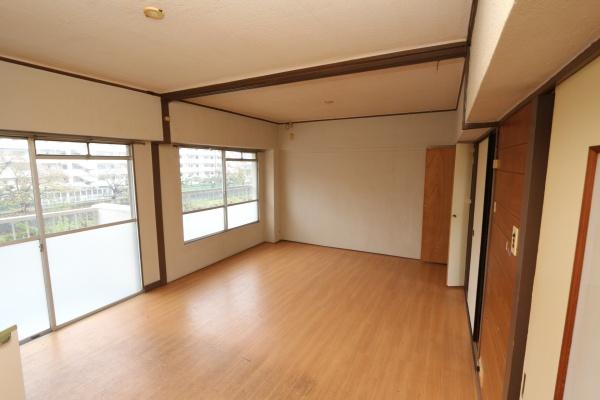 武里団地５街区１８号棟