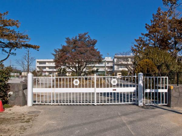 八潮市大字鶴ケ曽根の中古一戸建て(八潮市立八條小学校)