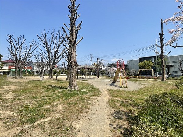 吉川市吉川2丁目の中古一戸建て(吉川児童公園)