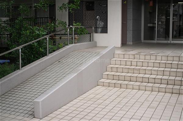 日商岩井三郷マンション　5階