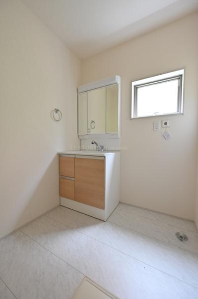 八潮市鶴ケ曽根全1棟　新築戸建　1号棟