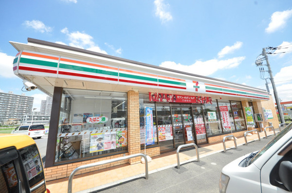 パークフィールドみさとテラ・ウエスト3街区2号館(セブンイレブン三郷駒形店)