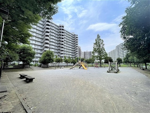 パークフィールドみさとテラ・ウエスト3街区2号館(さつき平なかよし公園)