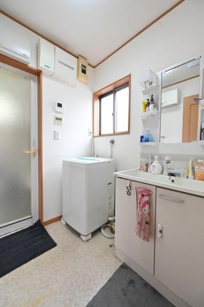 三郷市彦沢１丁目　戸建