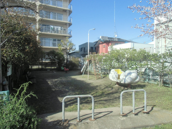 三郷アーバンハイツ　2階(新和五丁目第一幼児公園)