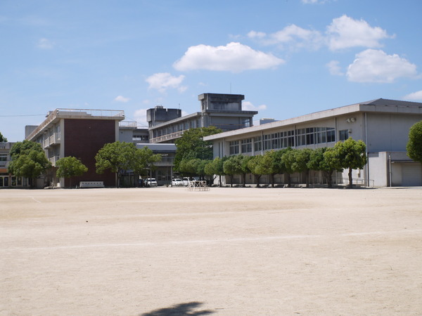 高砂市西畑4丁目の中古一戸建て(高砂市立高砂小学校)
