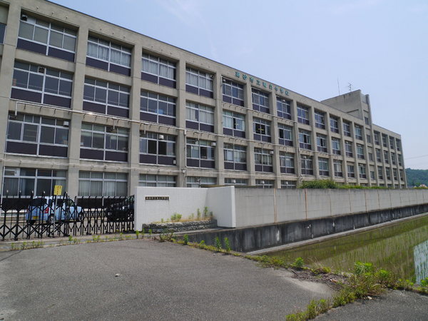 高砂市中筋5丁目の土地(高砂市立竜山中学校)