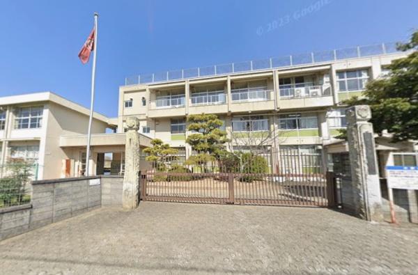 小野市育ケ丘町の中古一戸建て(小野市立市場小学校)