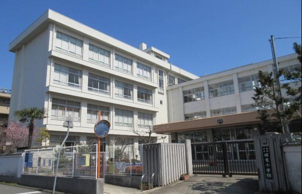 京口団地7号棟(姫路市立城東小学校)