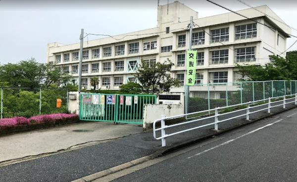 明石市大久保町高丘３丁目の土地(明石市立高丘東小学校)