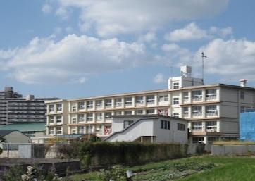 明石土山駅前スカイハイツＣ棟(明石市立二見北小学校)