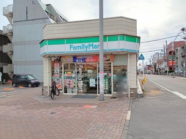 プラウディア中央林間(ファミリーマート中央林間駅前店)