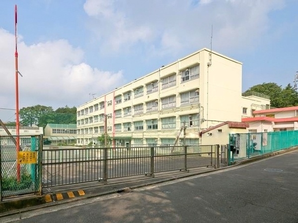 南長津田団地４号棟(横浜市立長津田小学校)