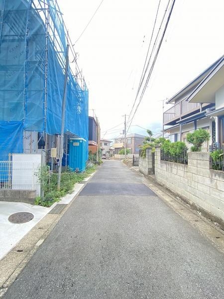 藤沢市打戻 新築戸建(前面道路含む現地写真)