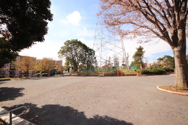 横浜市瀬谷区阿久和南4丁目の土地(いずみ台公園)