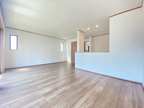 藤沢市打戻　新築戸建　全３棟　２号棟