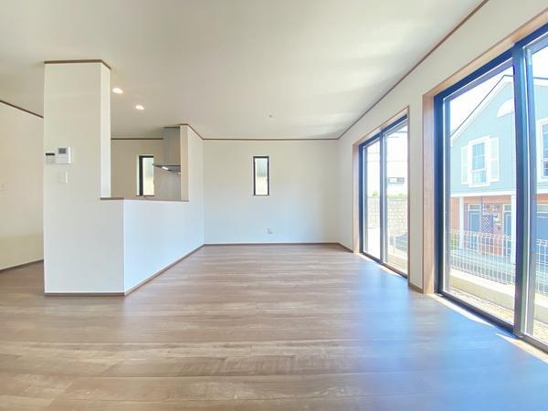 藤沢市打戻　新築戸建　全３棟　２号棟