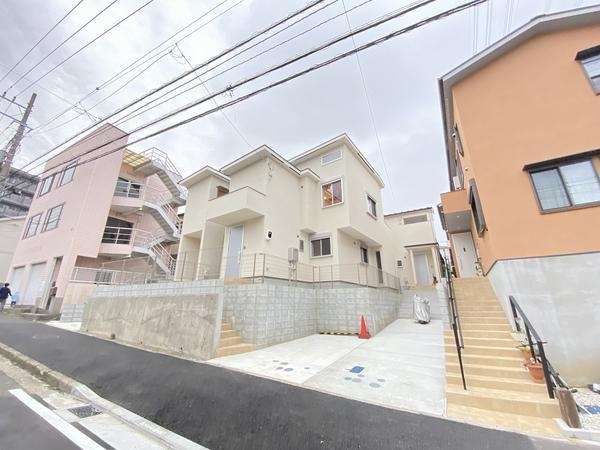 横浜市戸塚区名瀬町 新築戸建 全3棟 3号棟(前面道路含む現地写真)