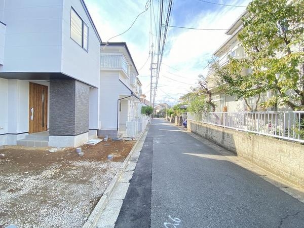 横浜市泉区下和泉4丁目 新築戸建(前面道路含む現地写真)
