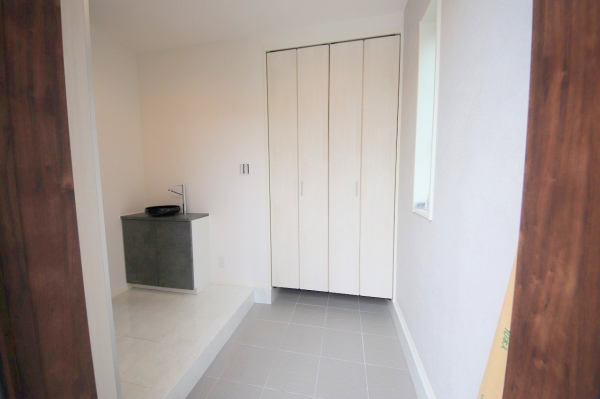 相模原市南区麻溝台6丁目 新築分譲住宅(玄関)