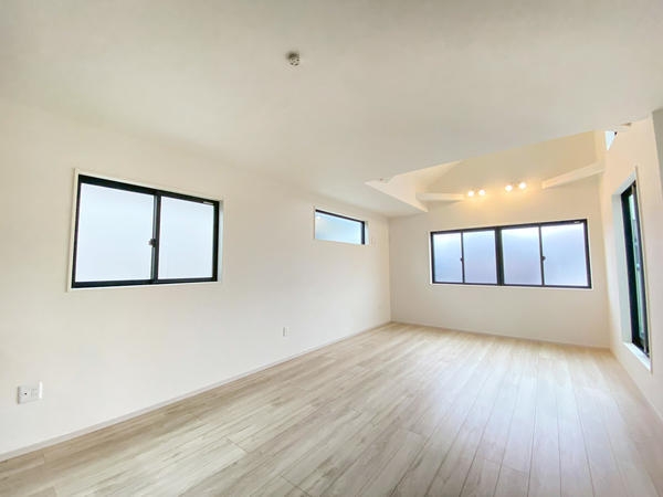 綾瀬市寺尾本町1丁目　新築戸建　全2棟　2号棟