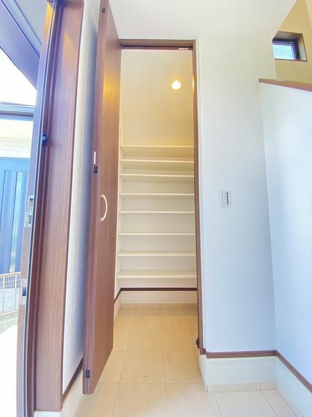 横浜市戸塚区戸塚町 新築戸建(収納)