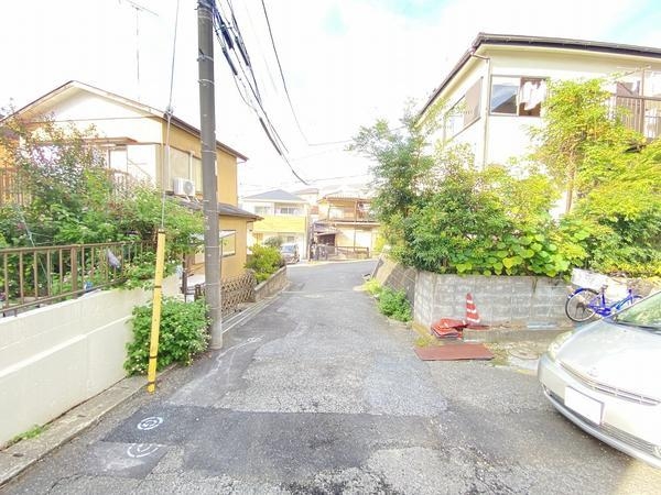 横浜市戸塚区戸塚町 新築戸建(前面道路含む現地写真)