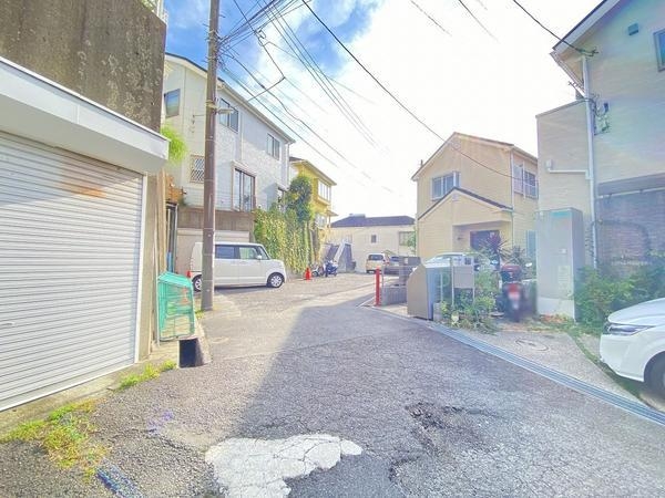 横浜市戸塚区戸塚町 新築戸建(前面道路含む現地写真)