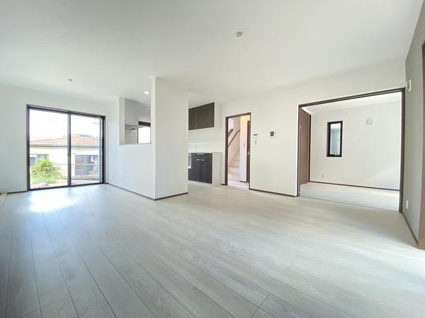 横浜市戸塚区戸塚町 新築戸建(リビング)