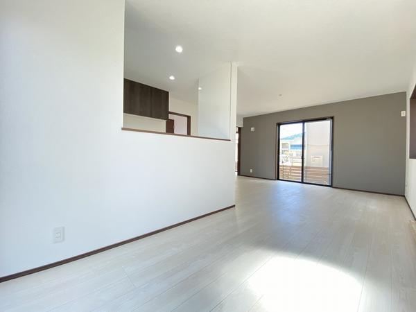 横浜市戸塚区戸塚町 新築戸建(リビング)