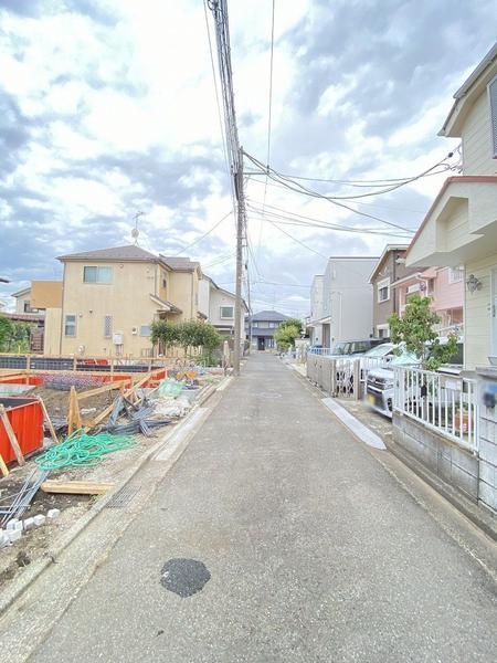 横浜市瀬谷区宮沢2丁目 新築戸建 全3棟 2号棟(前面道路含む現地写真)