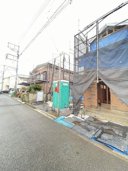 横浜市瀬谷区宮沢2丁目 新築戸建 全3棟 1号棟(前面道路含む現地写真)
