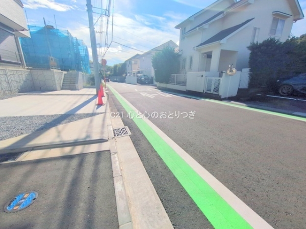 横浜市青葉区荏子田1丁目3期 新築分譲住宅 3号棟(前面道路含む現地写真)