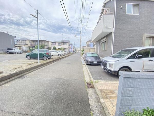 横浜市泉区下和泉1丁目の中古一戸建て(前面道路含む現地写真)