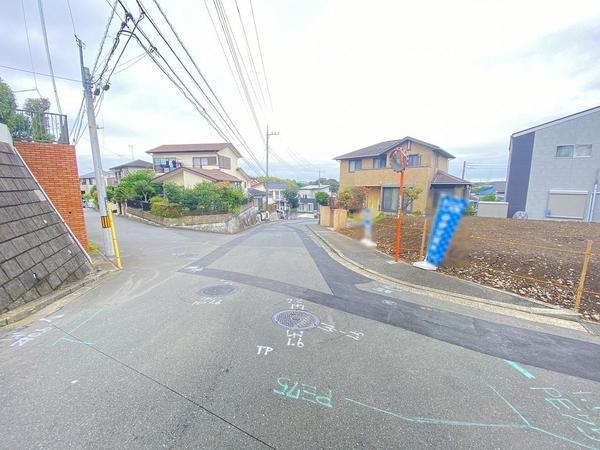 横浜市旭区金が谷2丁目 全2棟 1号棟(前面道路含む現地写真)