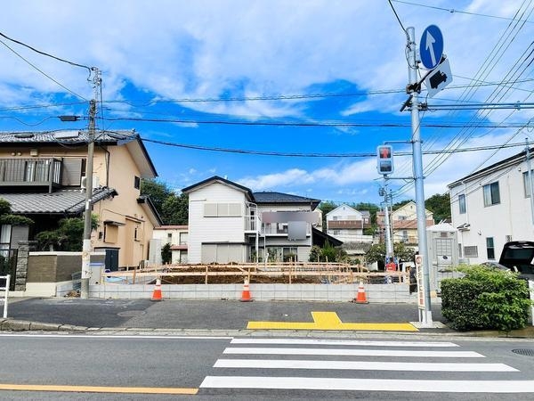 綾瀬市早川 新築戸建 全2棟 2号棟(前面道路含む現地写真)