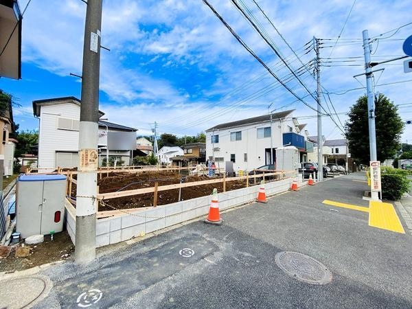 綾瀬市早川 新築戸建 全2棟 2号棟(前面道路含む現地写真)