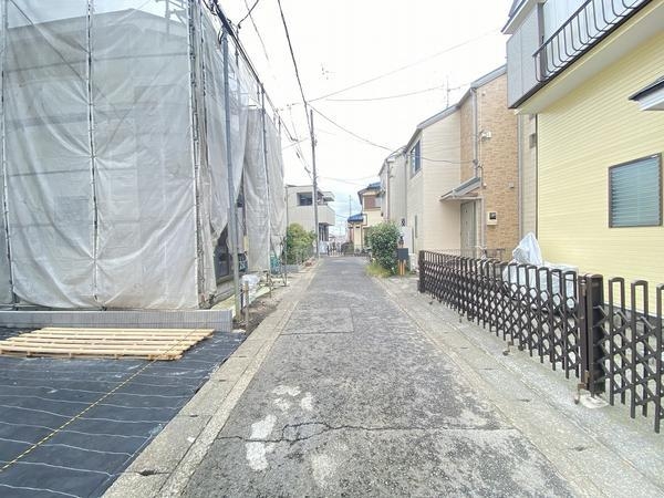横浜市旭区南希望が丘 新築戸建(前面道路含む現地写真)