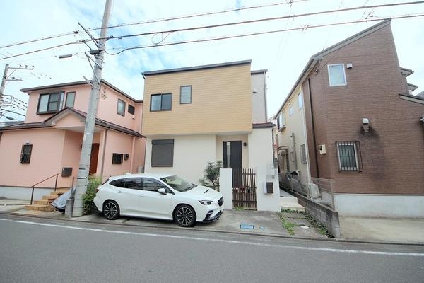 座間市相武台3丁目の中古一戸建て(前面道路含む現地写真)