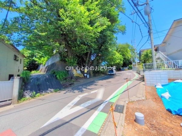 綾瀬市寺尾本町3丁目 新築戸建 全8区画 2号棟(前面道路含む現地写真)