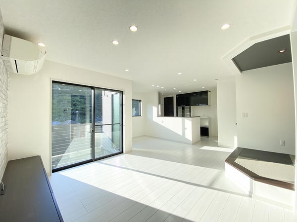 座間市入谷東4丁目の中古一戸建て(リビング)