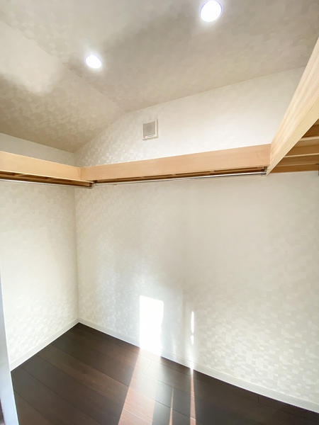 座間市入谷東4丁目の中古一戸建て(収納)