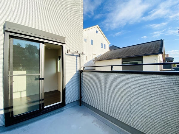 座間市入谷東4丁目の中古一戸建て(バルコニー)