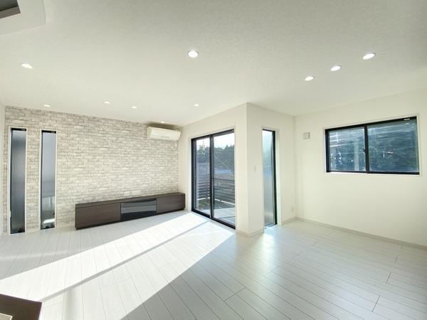 座間市入谷東4丁目の中古一戸建て(リビング)