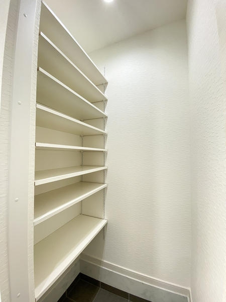 座間市入谷東4丁目の中古一戸建て(収納)