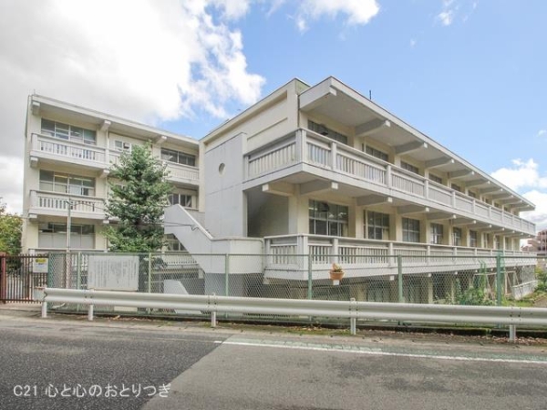 横浜市青葉区榎が丘の土地(横浜市立榎が丘小学校)