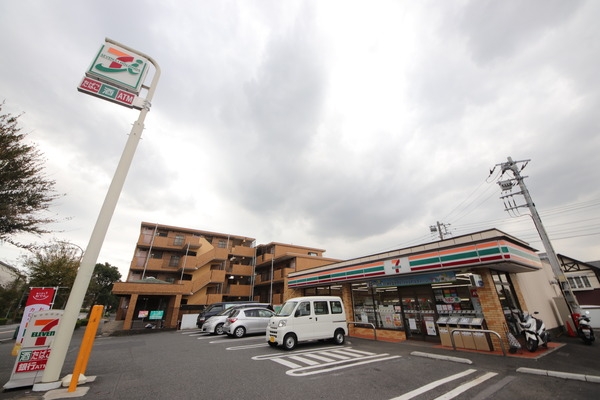 ステージ山手台ウエスト一番館(セブンイレブン横浜泉桂坂店)